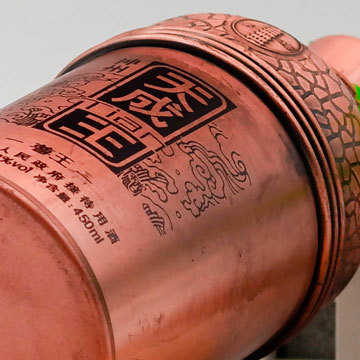 匠心獨運，尊貴之選 鄆城定制高檔噴涂酒瓶與仿古銅色瓶套設計印刷服務